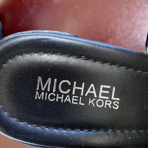 🌺Gorgeous Leather Open Toe Heels🌺 - Picture 5 of 10